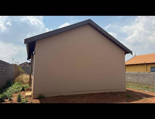 2 BEDROOM HOUSE FOR SALE IN TOEKOMSRUS